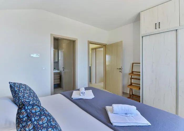 Romantic With Pool, And Whirpool, Sauna, Near Sandy - By Traveler Tourist Agency Krk Id 2379 Bedroom 3 Villa